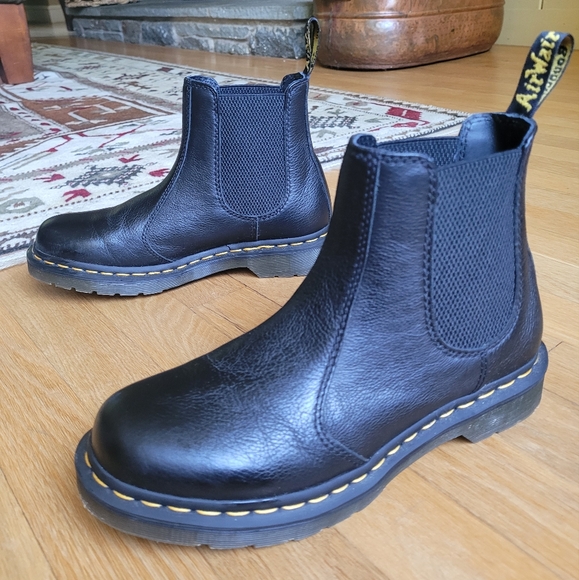 Dr. Martens Shoes - Dr Martens 2976 Chelsea Boots